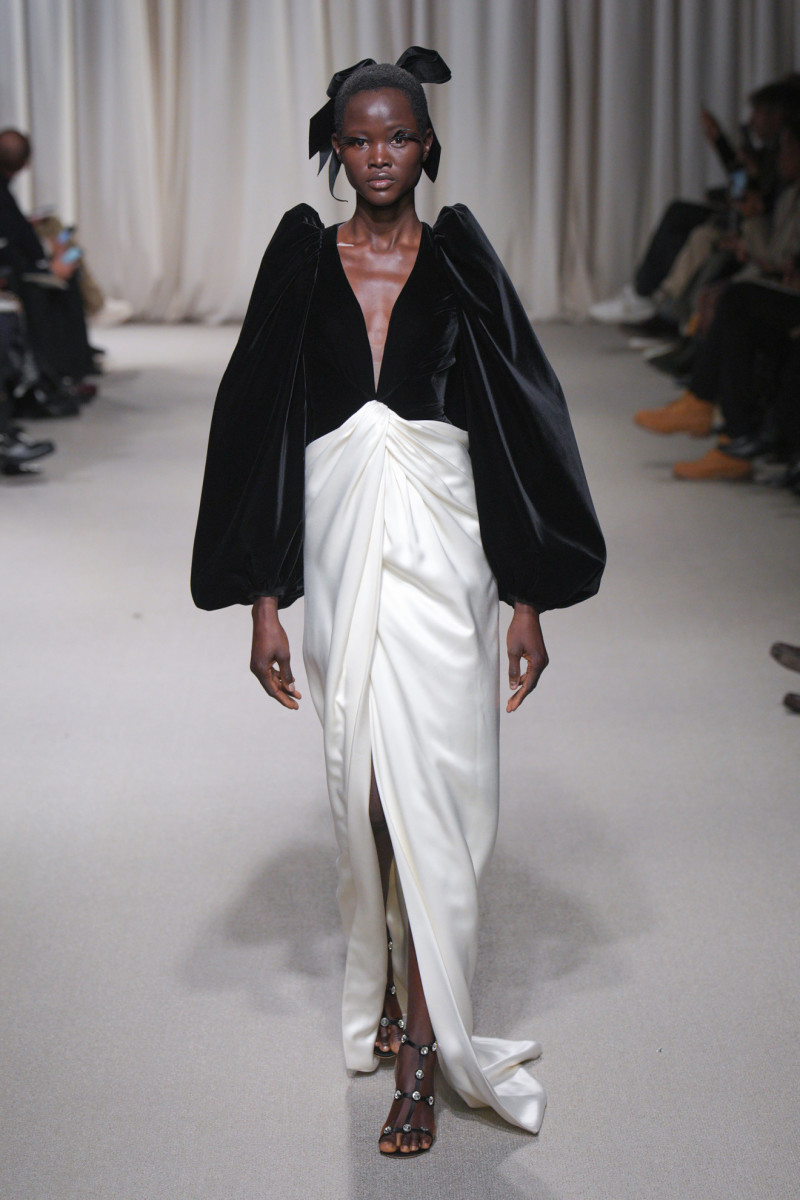 Giambattista Valli Opts for Bare Shoulders and Big Skirts for Spring ...