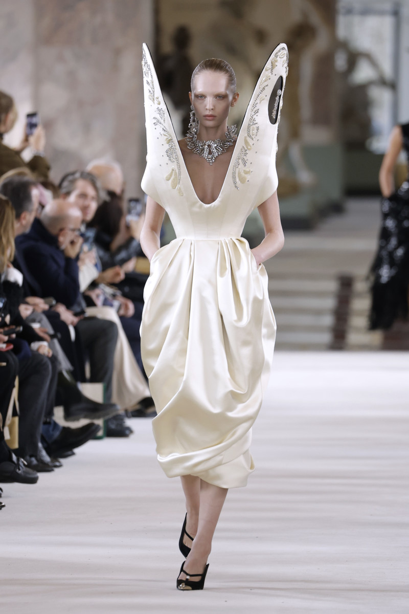 Daniel Roseberry Enters Pre-2007 Tech Into the Schiaparelli Haute Couture  Canon for Spring 2024 - Fashionista