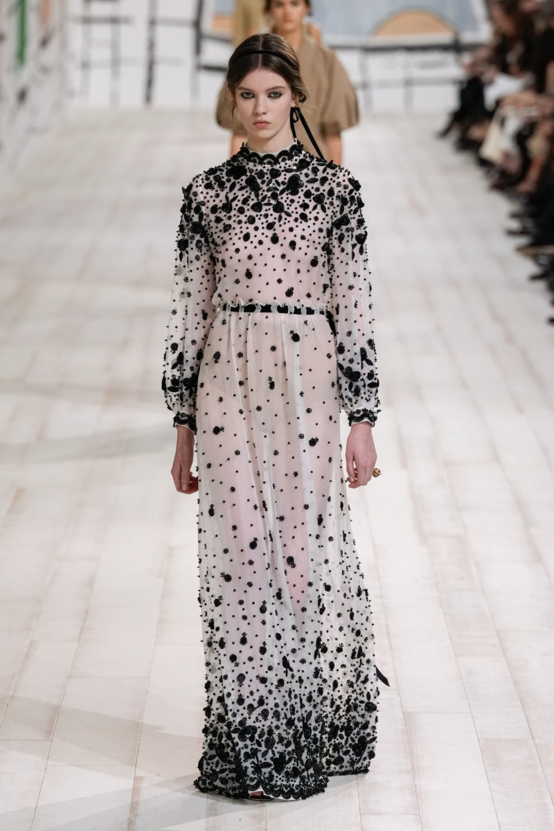 Maria Grazia Chiuri Puts the Emphasis on Fit and Moiré for Dior Haute ...