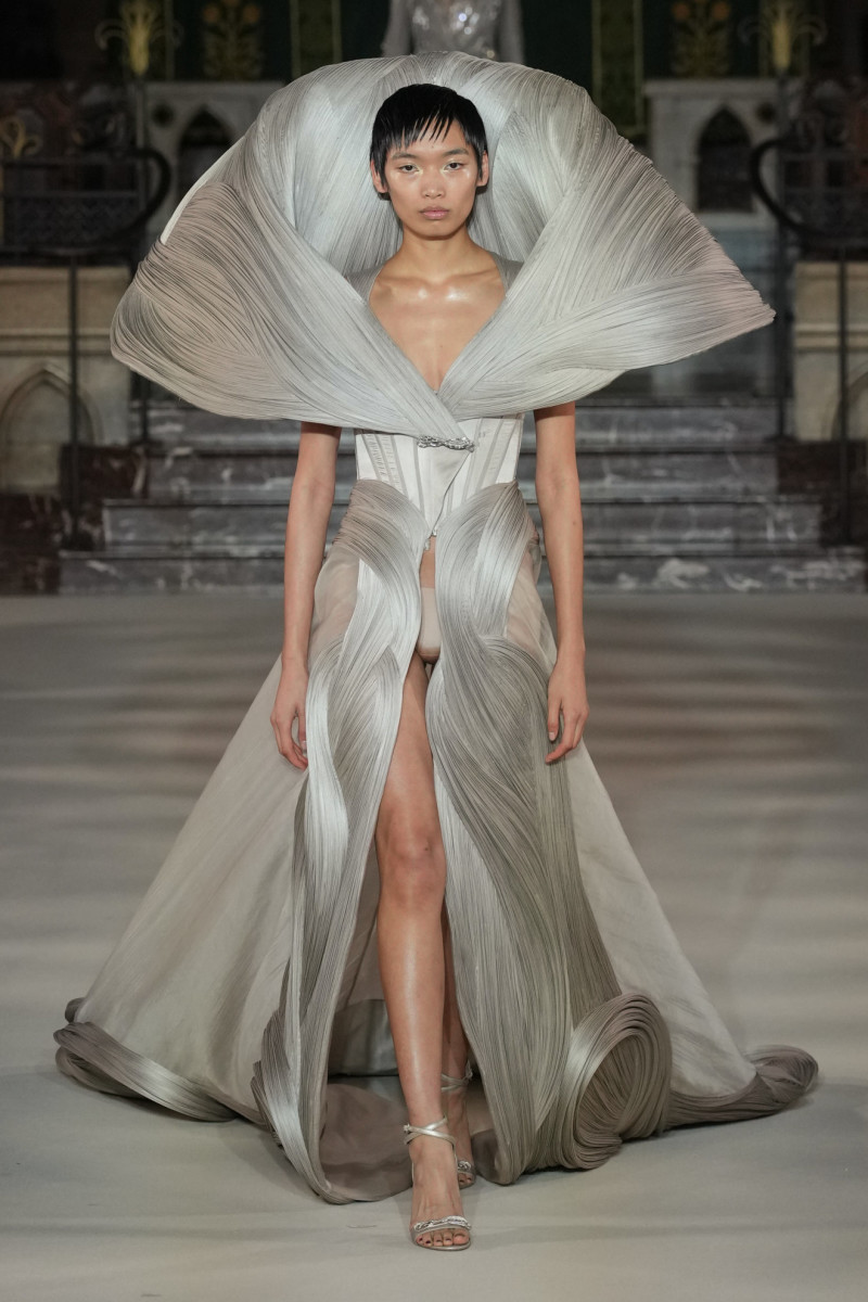 Gaurav Gupta Leans Into Plated Metals for Spring 2024 Haute Couture ...