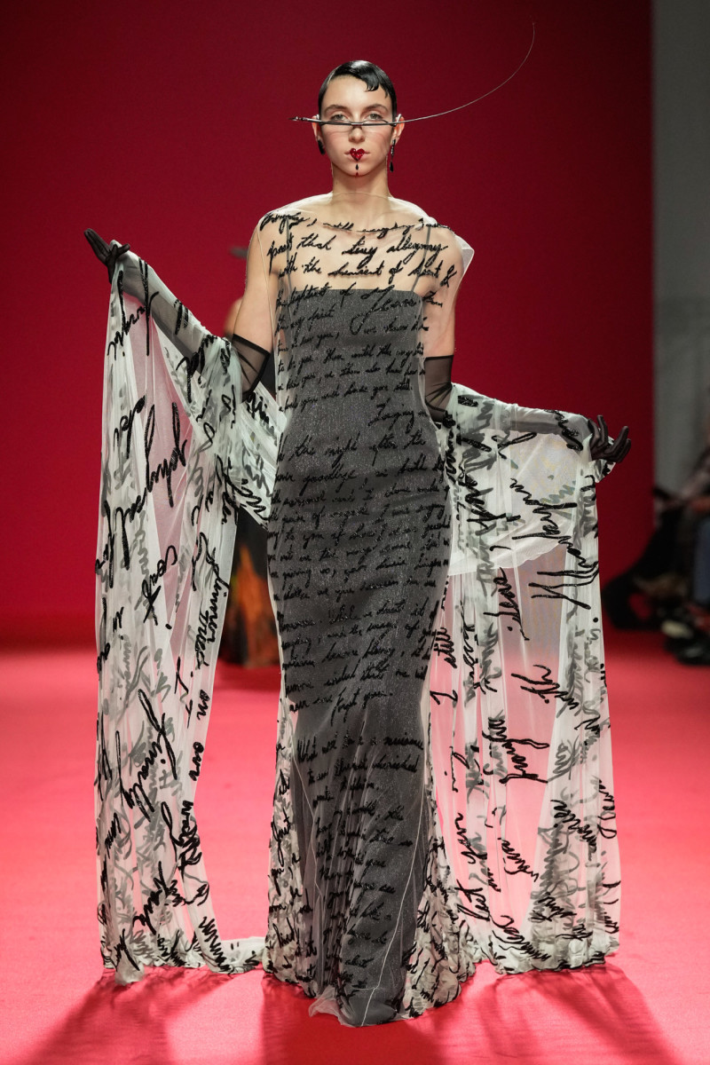 Robert Wun Does Horror Couture — Complete With Bejeweled Blood and Broken  Glass — for Spring 2024 - Fashionista