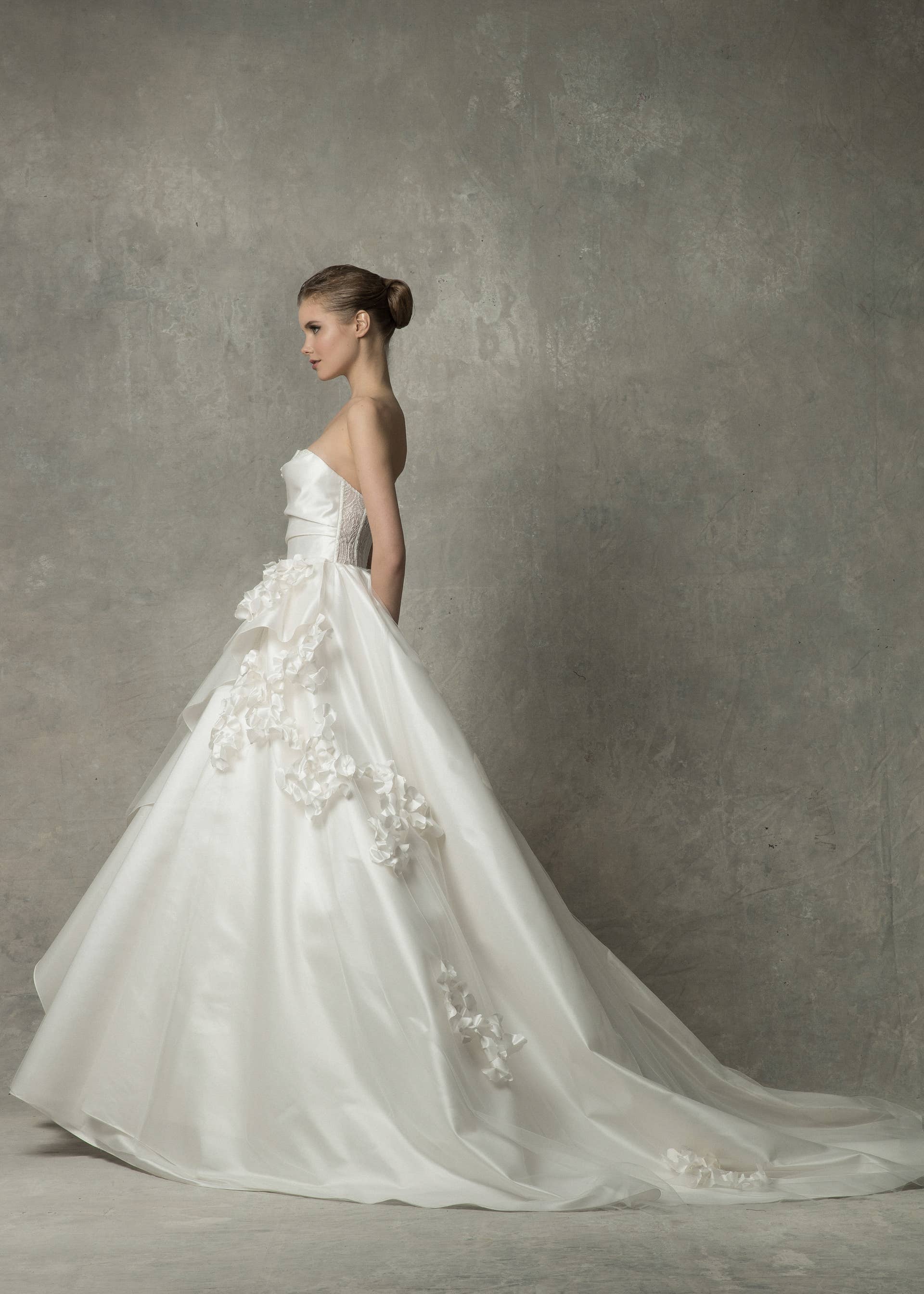 The 10 Biggest Bridal Trends for Spring 2017 - Fashionista The 10 Biggest Bridal Trends for Spring 2017 - Fashionista